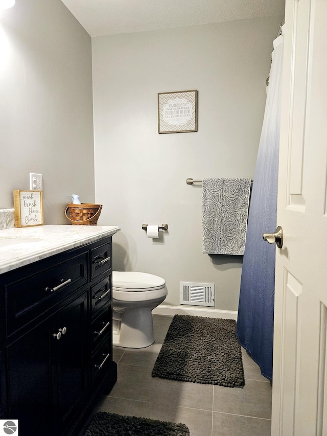 full bath with visible vents, toilet, vanity, tile patterned flooring, and baseboards