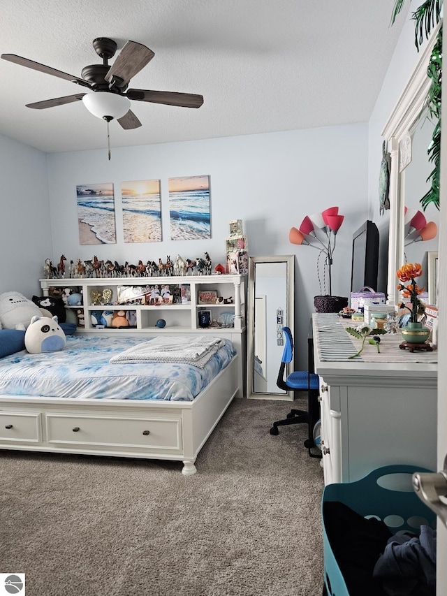 bedroom featuring a textured ceiling, carpet floors, and a ceiling fan