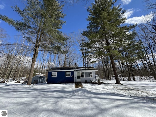 view of front of property with a shed and an outdoor structure