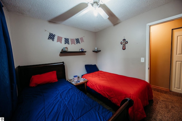 bedroom with a textured ceiling, carpet flooring, and a ceiling fan