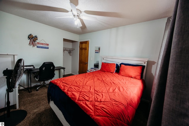 bedroom featuring carpet floors, a textured ceiling, baseboards, and a ceiling fan