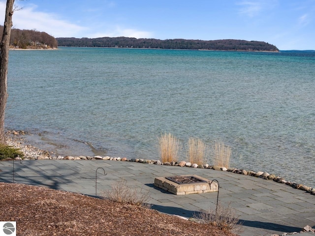 view of water feature with an outdoor fire pit