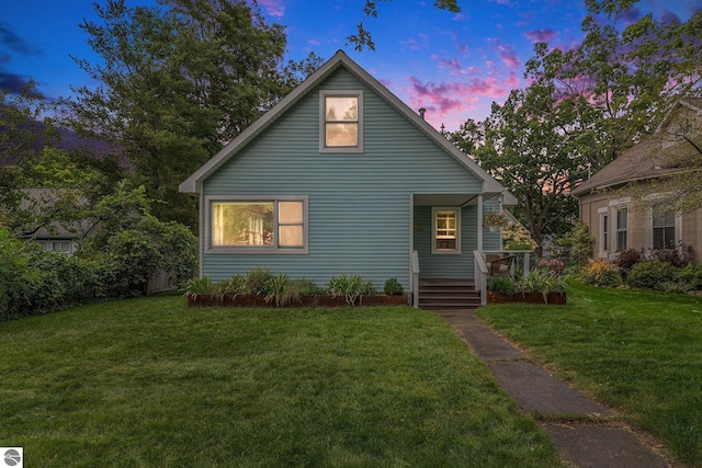 bungalow featuring a lawn