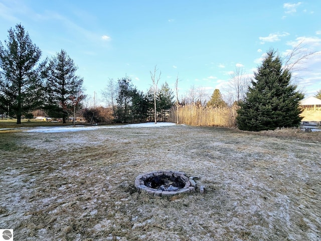 view of yard featuring an outdoor fire pit