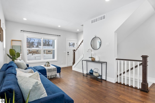 living room with visible vents, recessed lighting, baseboards, and wood finished floors