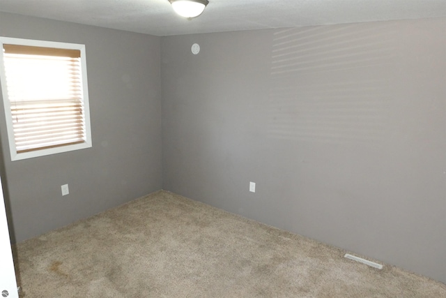 unfurnished room featuring carpet flooring