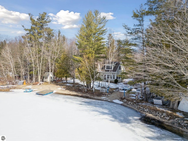 view of yard layered in snow