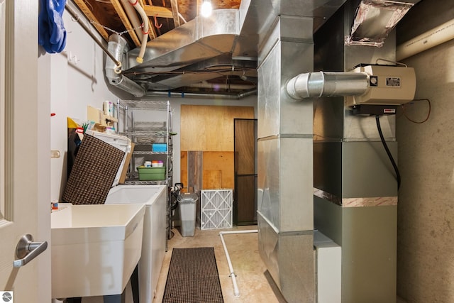 unfinished basement featuring a sink and independent washer and dryer