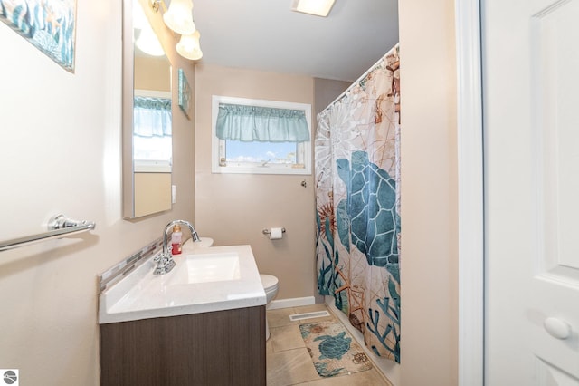 full bathroom featuring baseboards, toilet, a shower with shower curtain, tile patterned floors, and vanity
