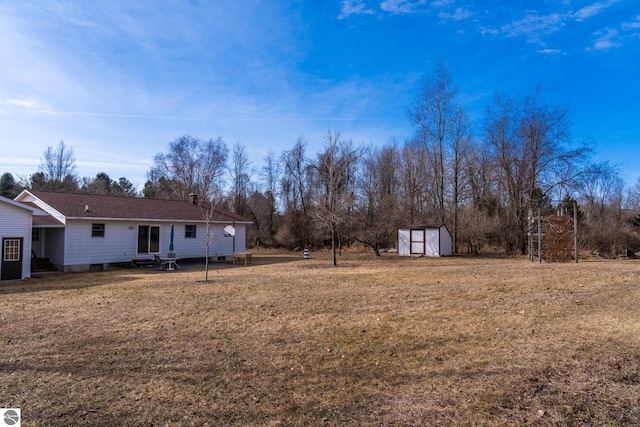 view of yard with a storage unit and an outdoor structure