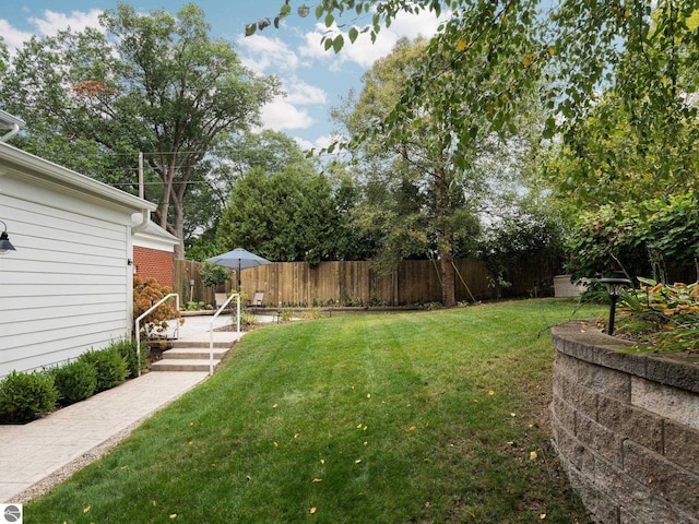 view of yard featuring fence