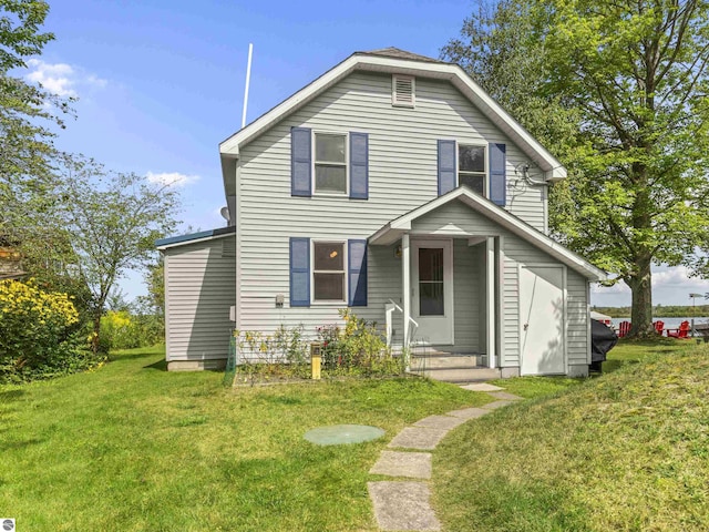 view of front facade with a front yard