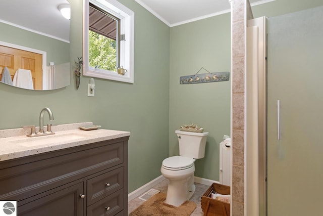 full bath featuring visible vents, toilet, crown molding, baseboards, and vanity