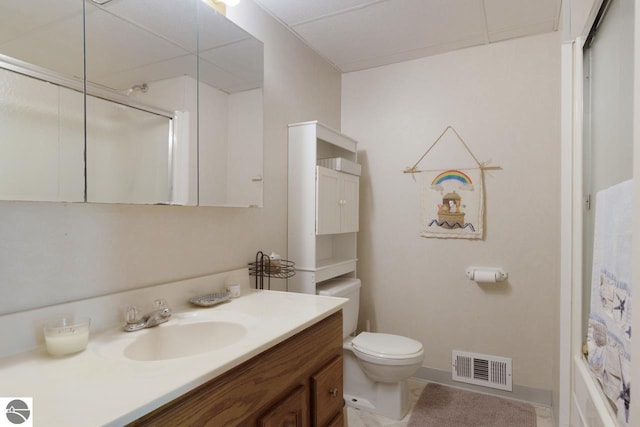 full bath with vanity, toilet, baseboards, and visible vents