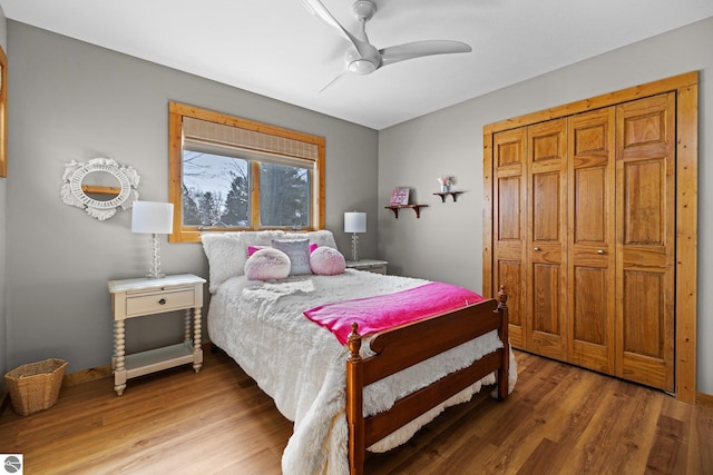 bedroom featuring baseboards, light wood-type flooring, and ceiling fan