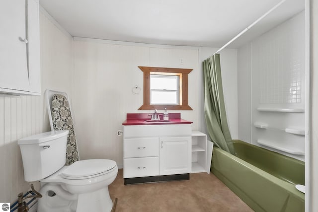 bathroom with vanity, toilet, and shower / tub combo with curtain