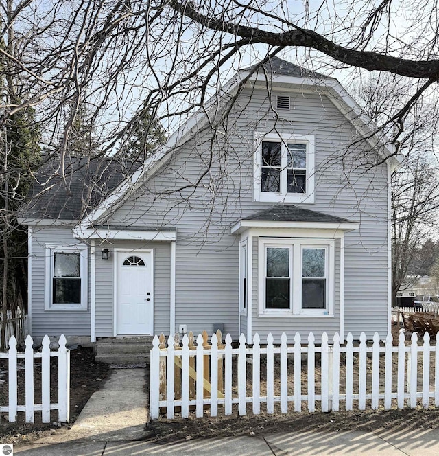 view of front of property with a fenced front yard