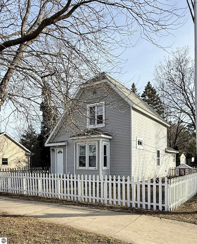 view of front facade with a fenced front yard