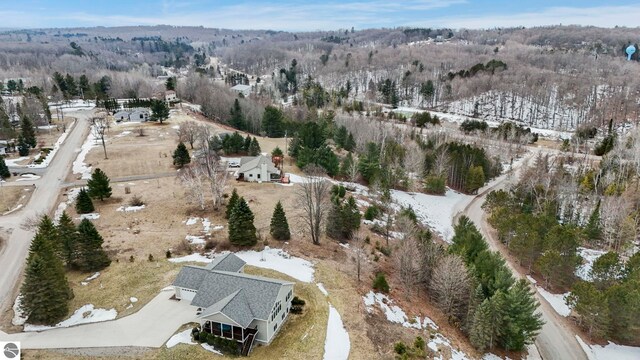 390 Shields Dr, Beulah, MI 49617