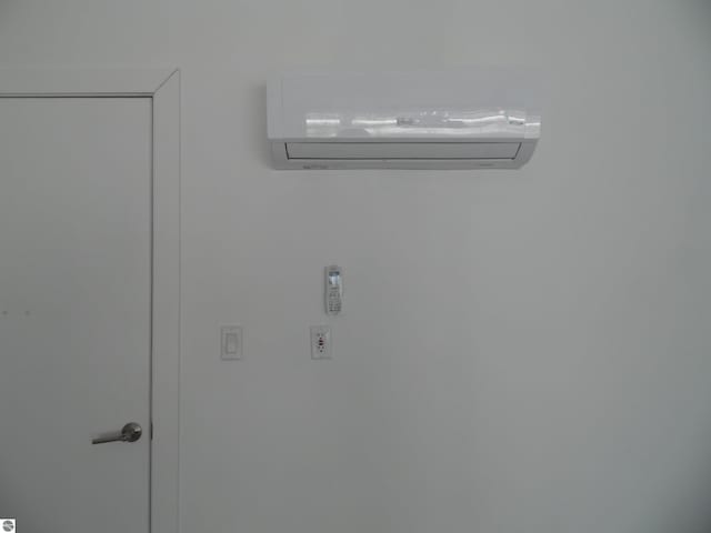 4177 Seminole St, Gladwin, MI 48624 - detailed view of a wall mounted air conditioner