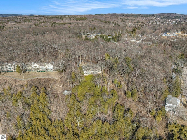 birds eye view of property featuring a wooded view