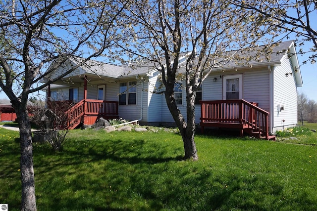 view of front of home featuring a front lawn and a shingled roof