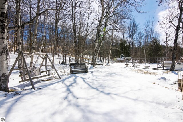 view of yard layered in snow