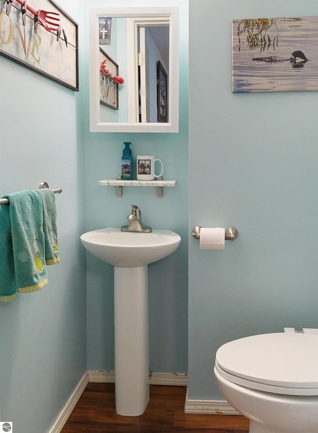 17429 Summit Ct, Barryton, MI 49305 - bathroom featuring wood finished floors, baseboards, toilet, and a sink