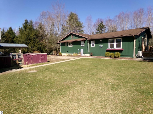 single story home featuring a front lawn