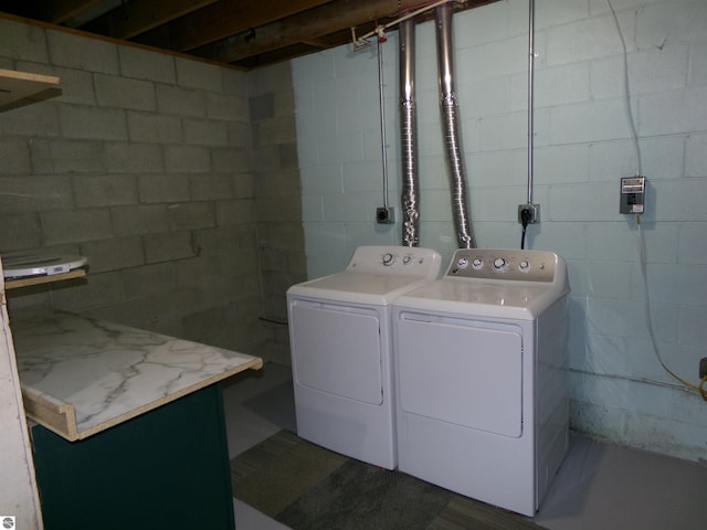 laundry area with laundry area and independent washer and dryer