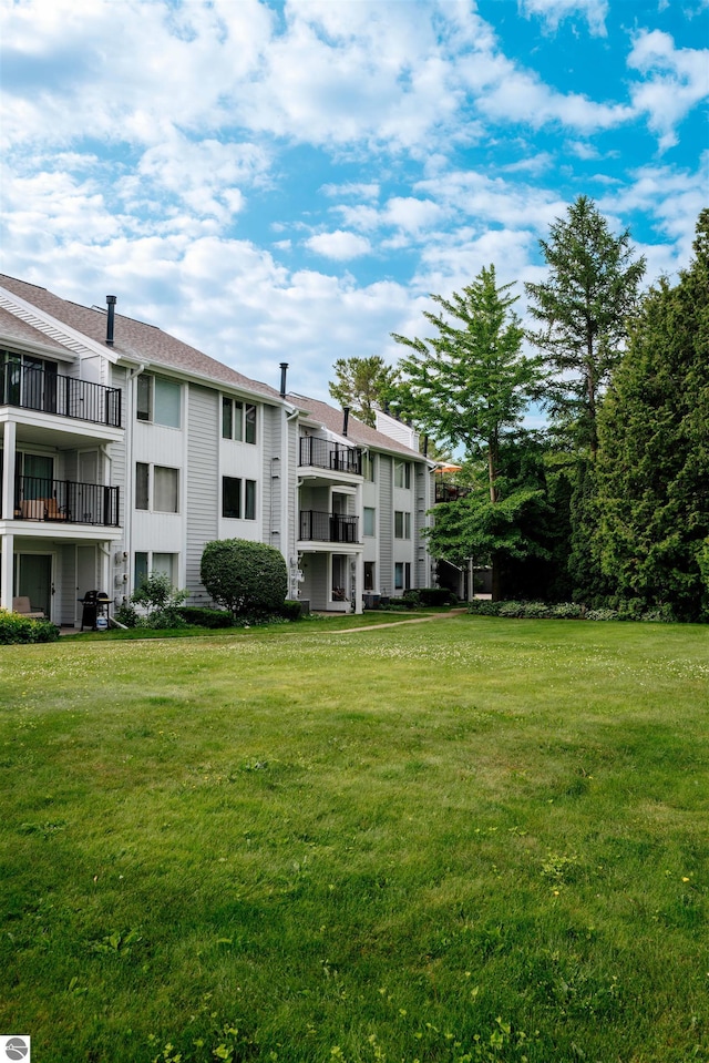 750 Centre Pl Unit 5, Traverse City, MI 49686 - view of building exterior