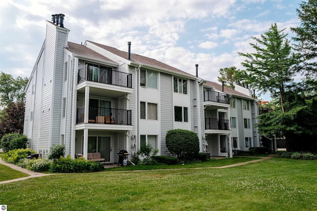 750 Centre Pl Unit 5, Traverse City, MI 49686 - view of building exterior