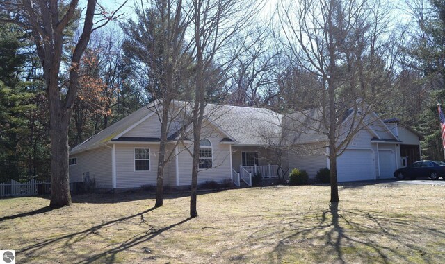 102 James Sq, Roscommon, MI 48653 - single story home featuring a porch and a garage