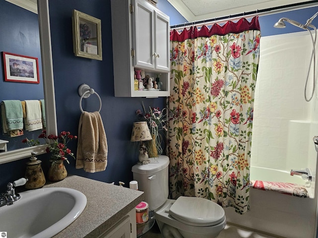 full bathroom featuring toilet, shower / bath combo with shower curtain, and vanity