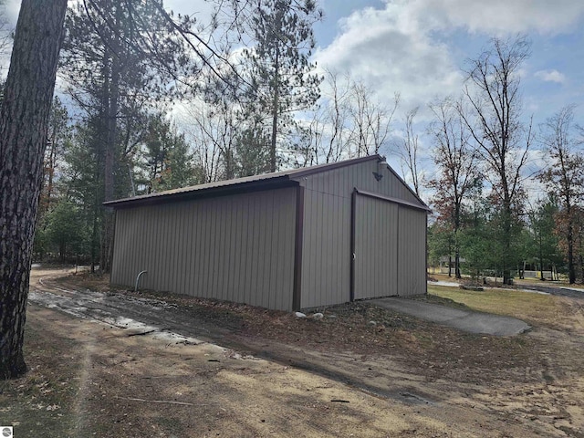 view of outdoor structure with an outdoor structure