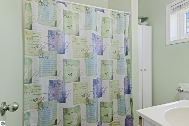 112 N Benzie Blvd, Beulah, MI 49617 - view of full bathroom