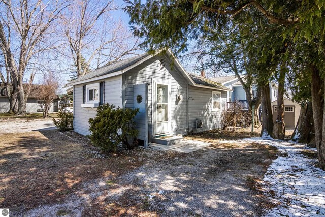 112 N Benzie Blvd, Beulah, MI 49617 - exterior space