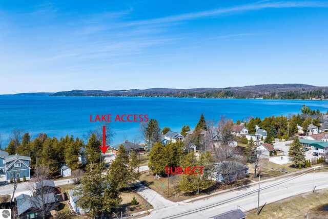 112 N Benzie Blvd, Beulah, MI 49617 - water view