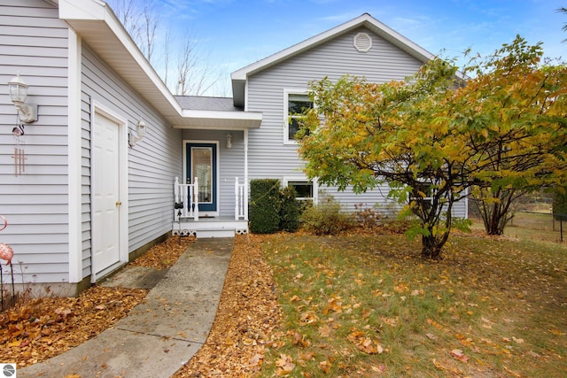 property entrance with roof with shingles