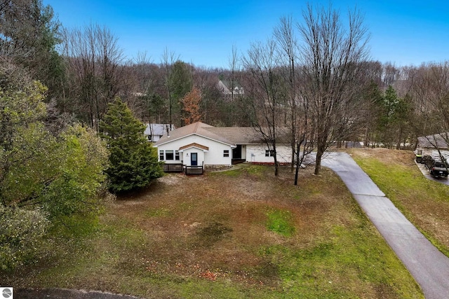 bird's eye view with a wooded view
