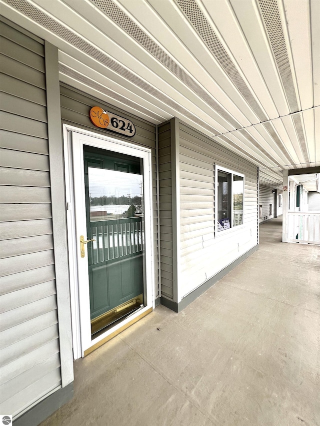 624 S Lake St, Cadillac, MI 49601 - view of exterior entry