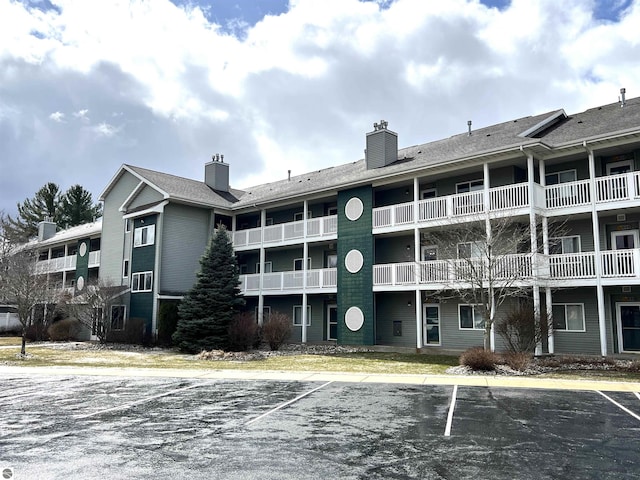 624 S Lake St, Cadillac, MI 49601 - view of building exterior with uncovered parking