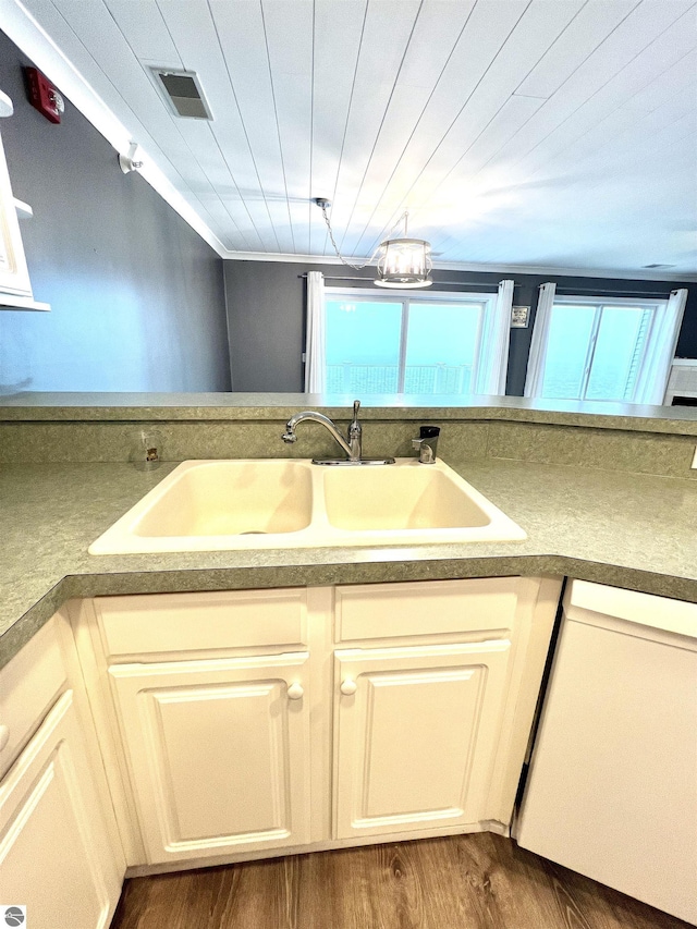 624 S Lake St, Cadillac, MI 49601 - kitchen with visible vents, wooden ceiling, wood finished floors, dishwasher, and a sink