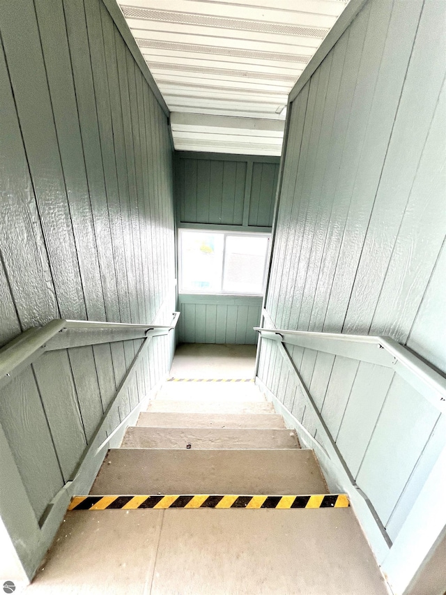 624 S Lake St, Cadillac, MI 49601 - view of staircase