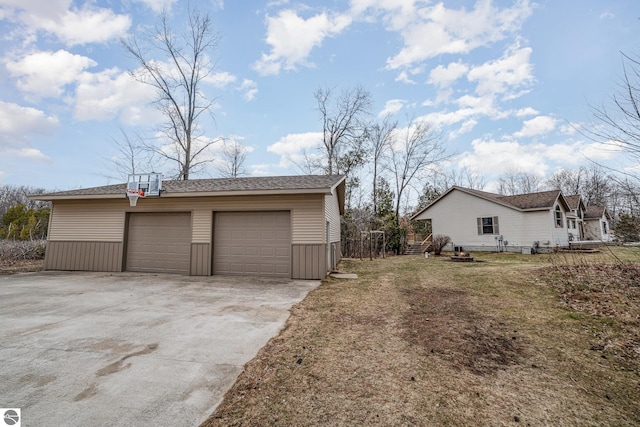 view of detached garage