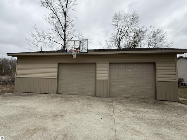 view of detached garage