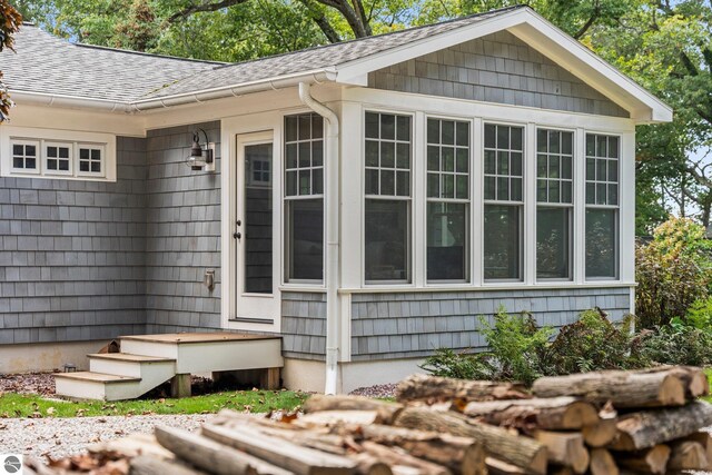 view of side of property featuring a shingled roof