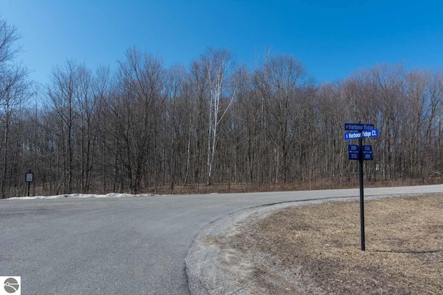 16 W Harbour Rdg, Maple City, MI 49664