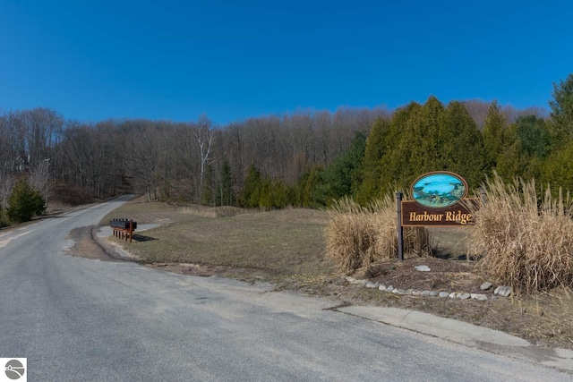 16 W Harbour Rdg, Maple City, MI 49664