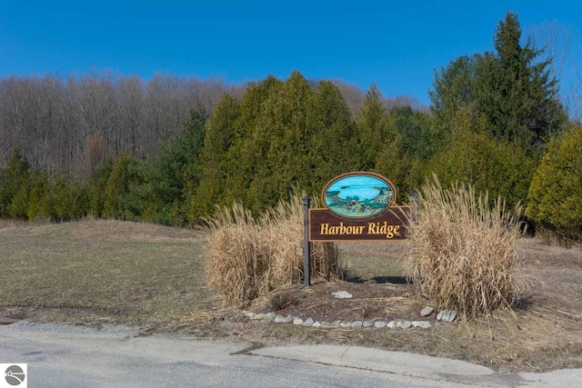 16 W Harbour Rdg, Maple City, MI 49664